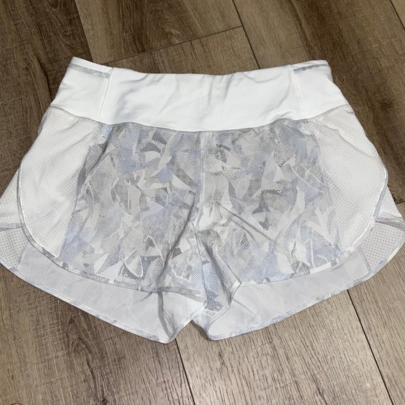 Lululemon Real Quick Short *Perforated 3.5" in Jasmine White Multi Size 8 - Picture 3 of 9